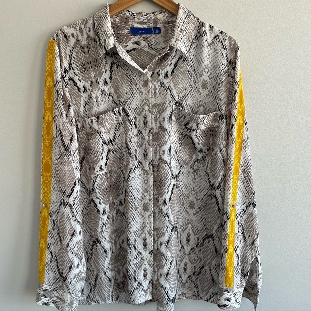 Apt. 9 Women's Snakeskin Print Button-Up Shirt with Yellow Accents Size XL